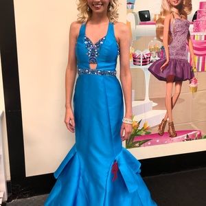 altered down to fit a size 00 and 5’5” height